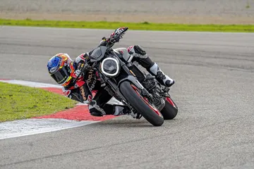 Moto Ducati Monster 2021 Plus75