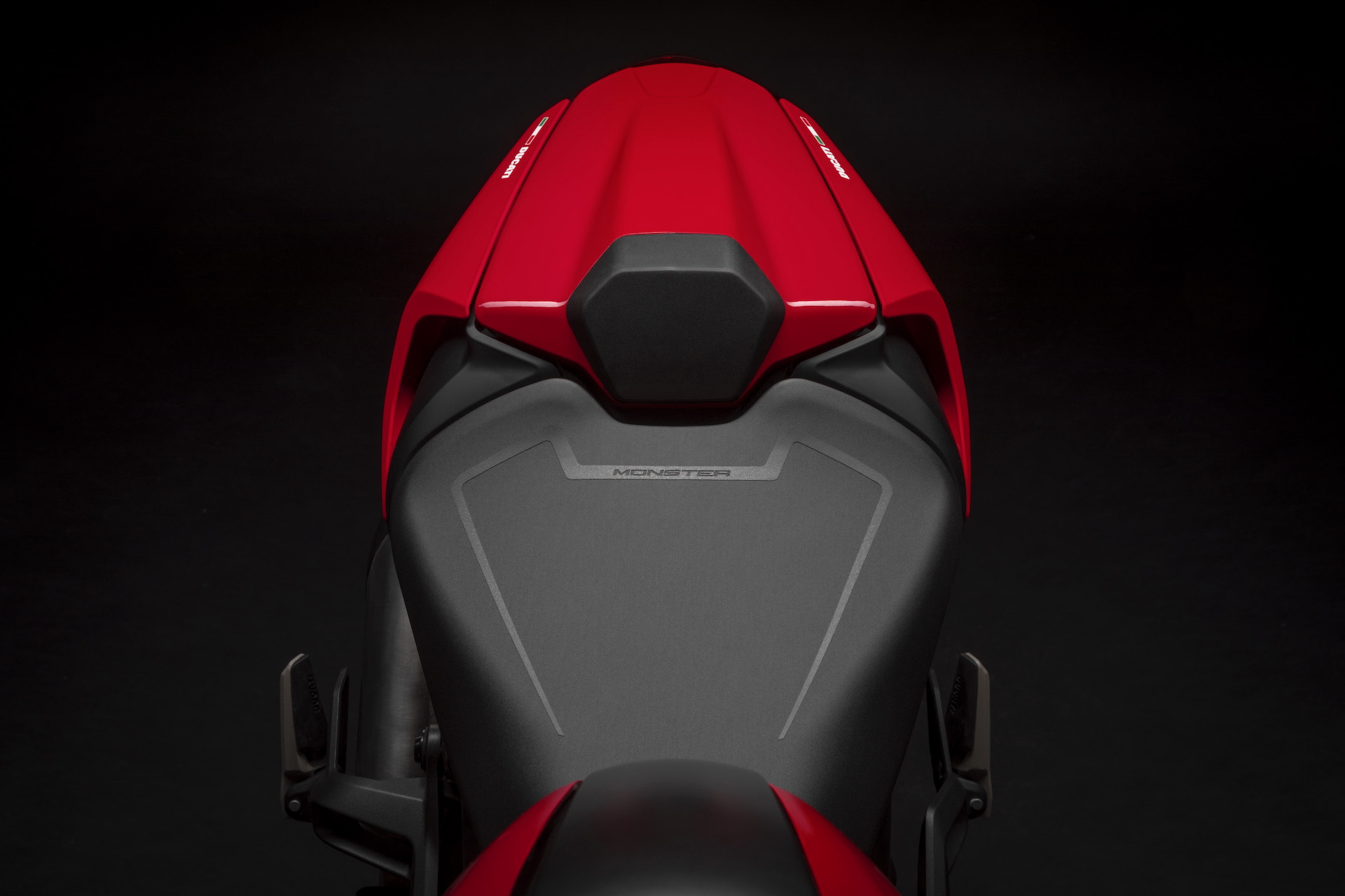 Moto Ducati Monster 2021 Plus8