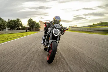 Moto Ducati Monster 2021 Plus80