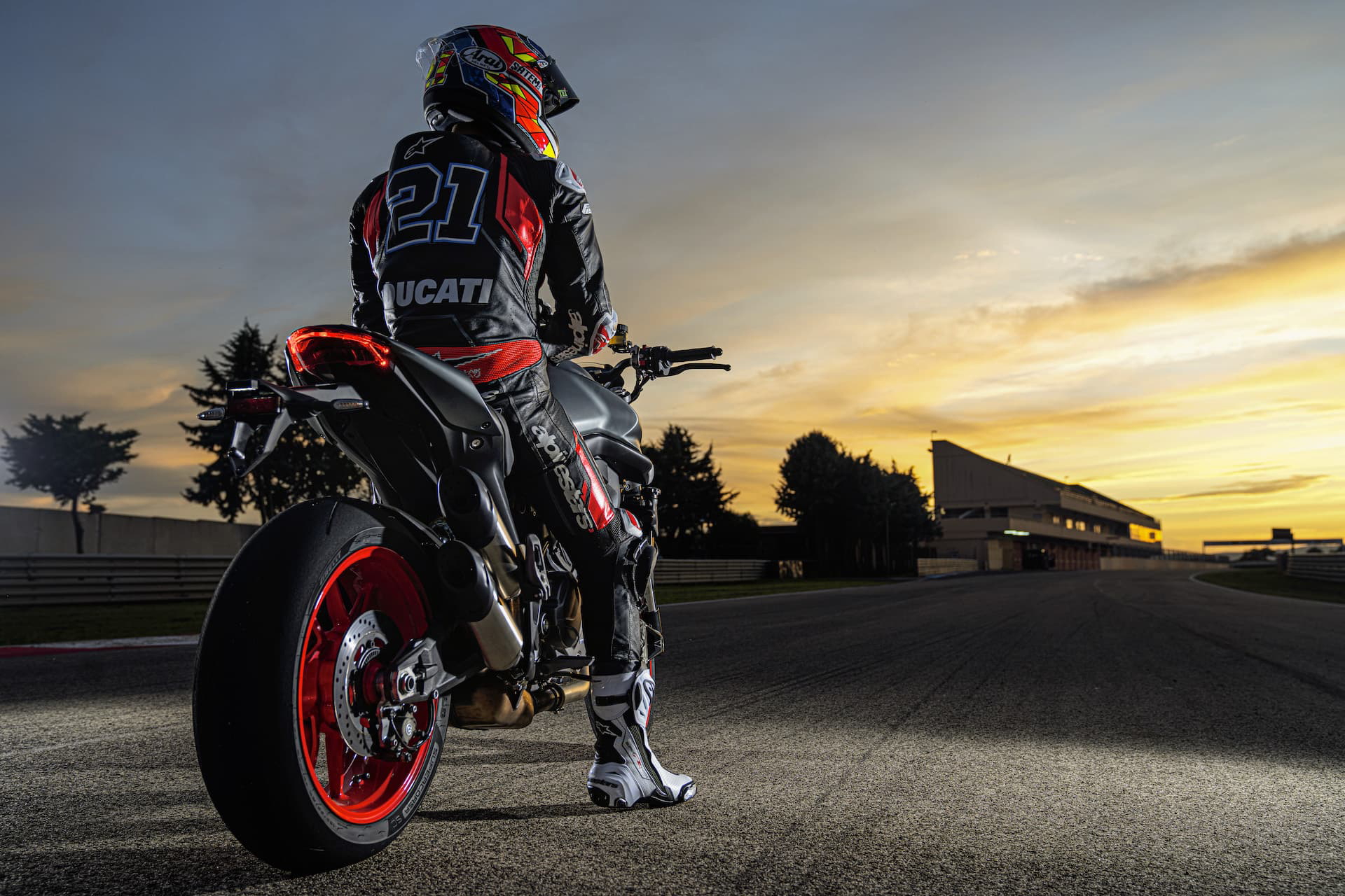 Moto Ducati Monster 2021 Plus82