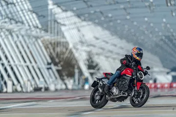 Moto Ducati Monster 2021 Plus83