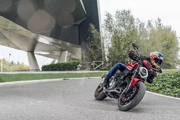 Moto Ducati Monster 2021 Plus86