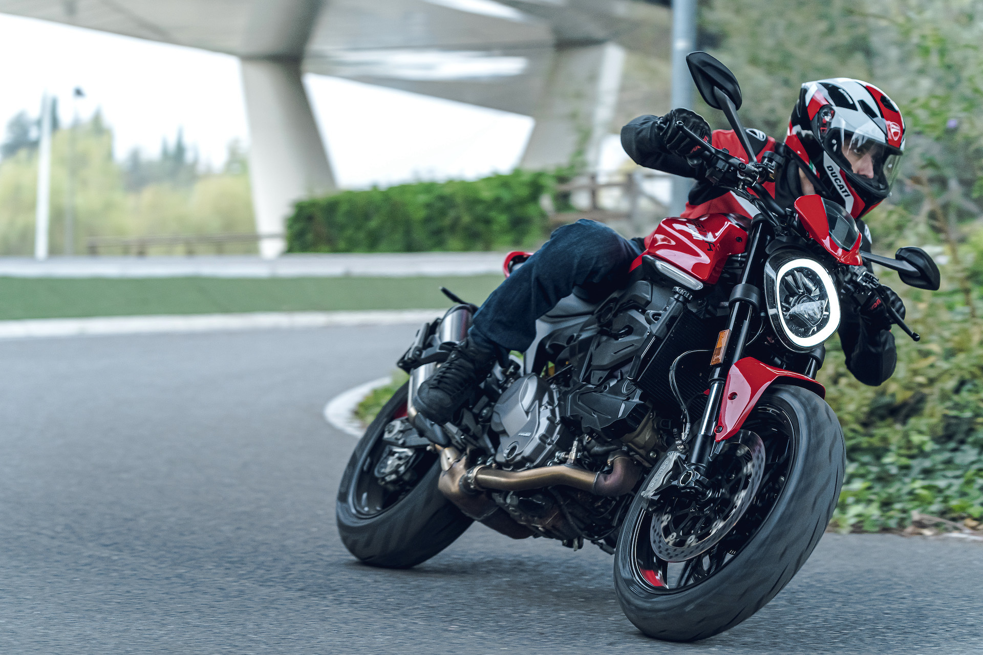 La moto naked más monstruosa vuelve con polémica servida): nueva Ducati Monster 2021 (+120 fotos)