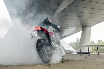 Moto Ducati Monster 2021 Plus90