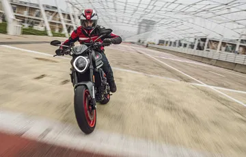 Moto Ducati Monster 2021 Plus92