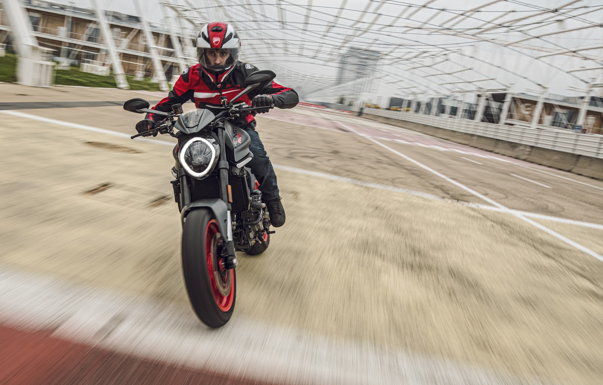 Moto Ducati Monster 2021 Plus92