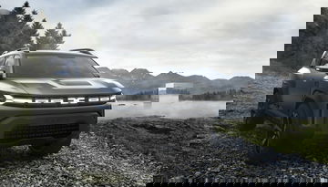 Vista lateral del Dacia Bigster Concept con paisaje montañoso al fondo.