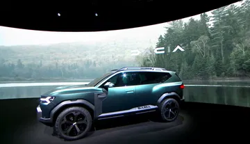 Vista lateral del Dacia Bigster, mostrando su diseño robusto y líneas modernas.