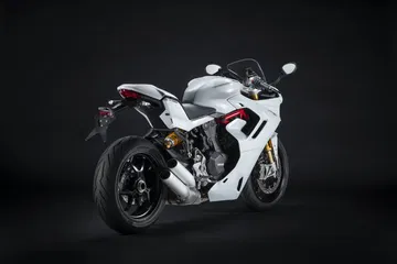 Moto Ducati Supersport 950 S31