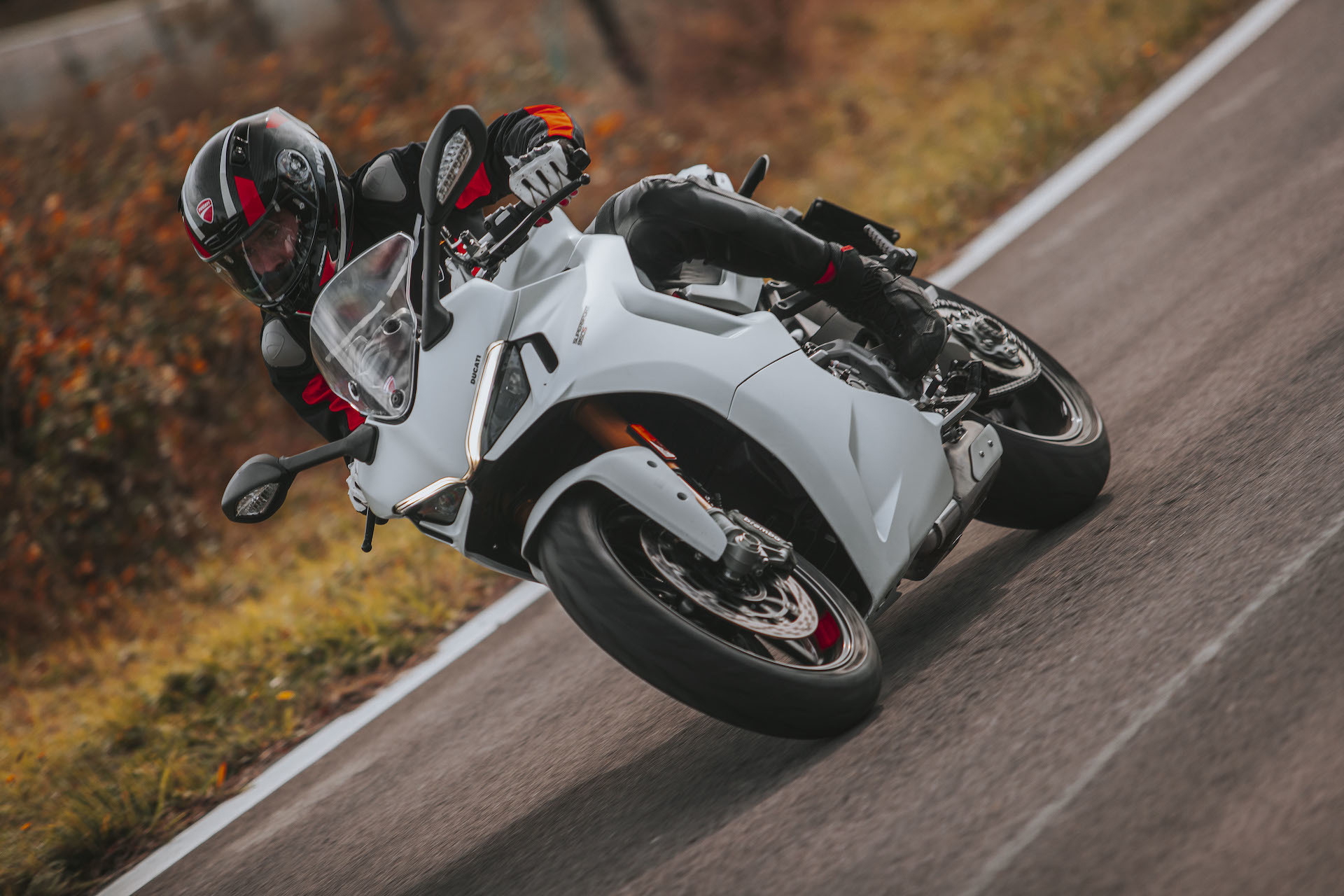 Moto Ducati Supersport 950 S60