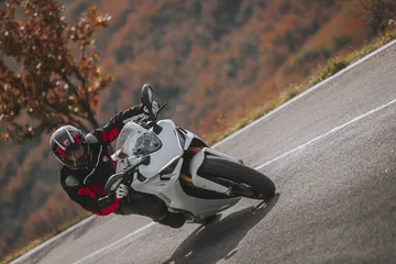 Moto Ducati Supersport 950 S61