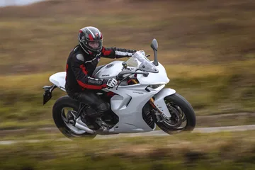 Moto Ducati Supersport 950 S65