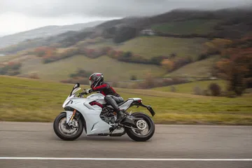 Moto Ducati Supersport 950 S66