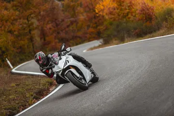 Moto Ducati Supersport 950 S67