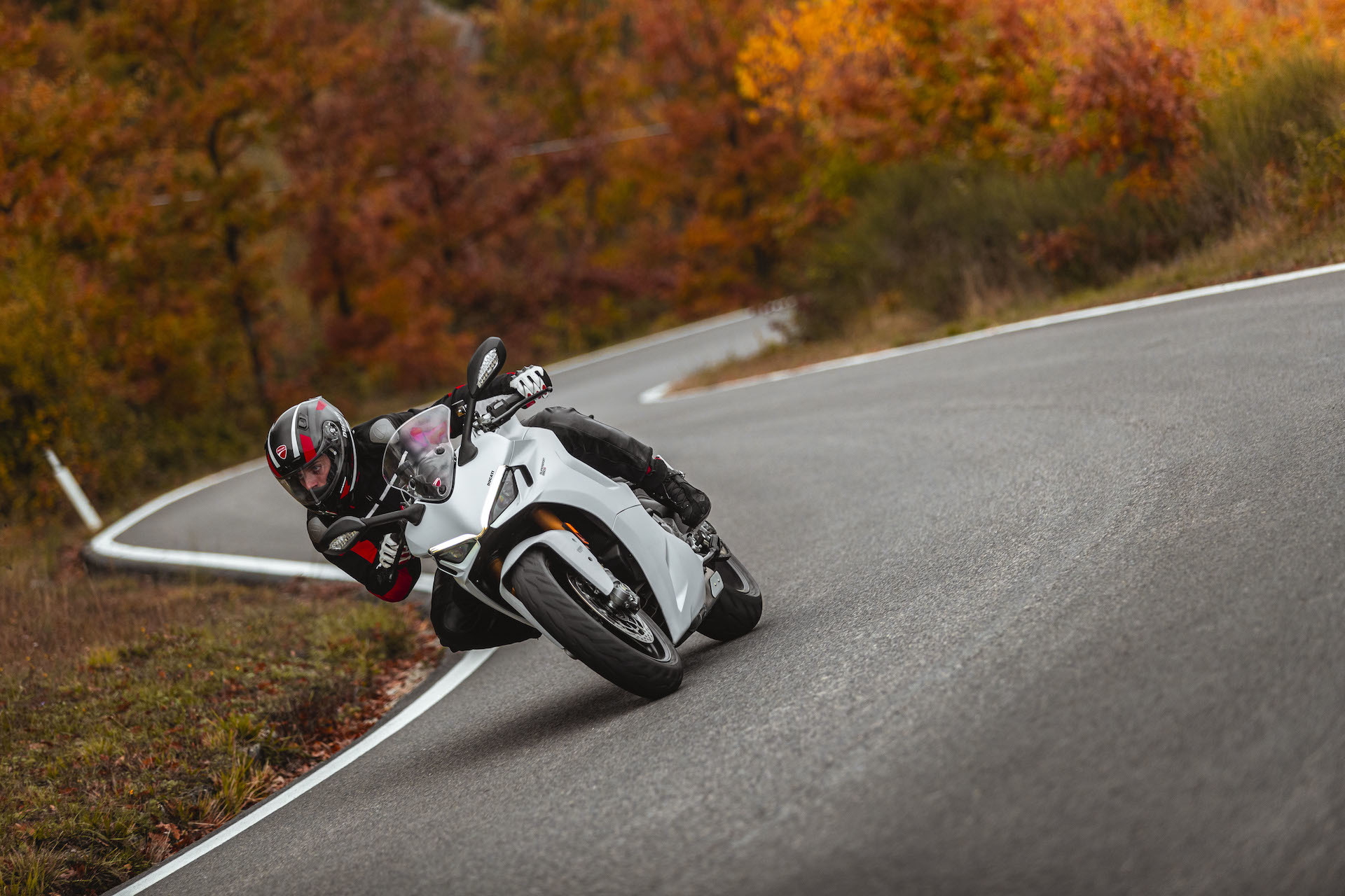 Moto Ducati Supersport 950 S67