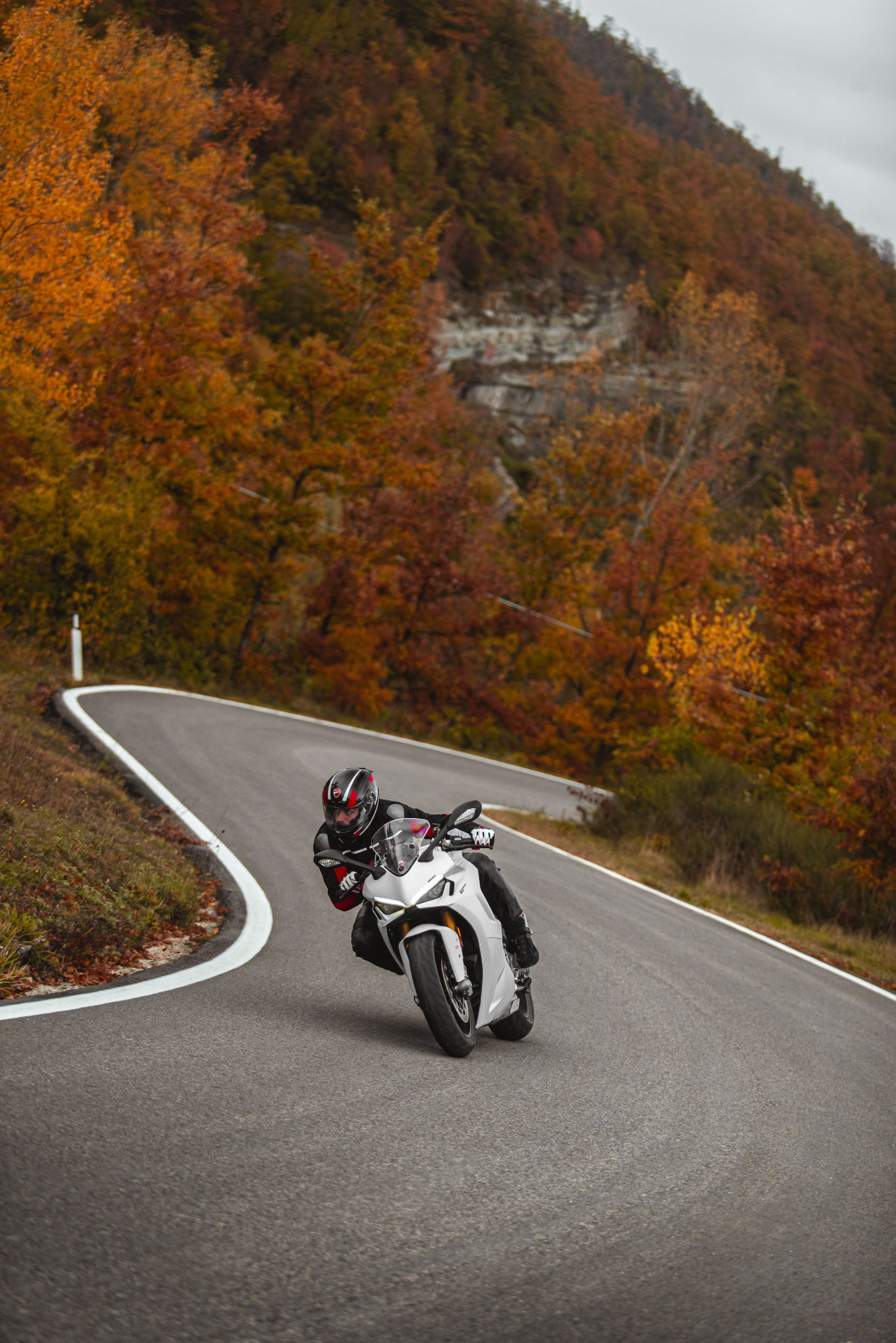 Moto Ducati Supersport 950 S68