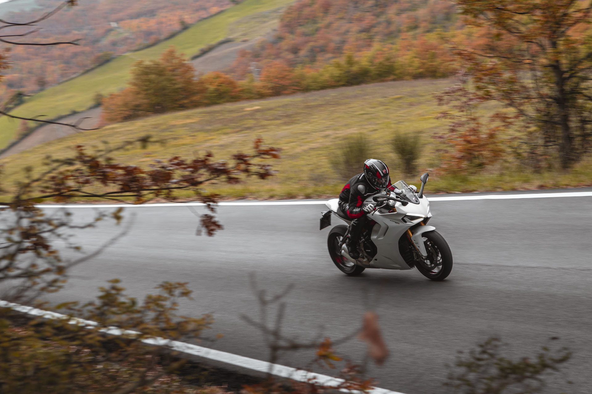 Moto Ducati Supersport 950 S71