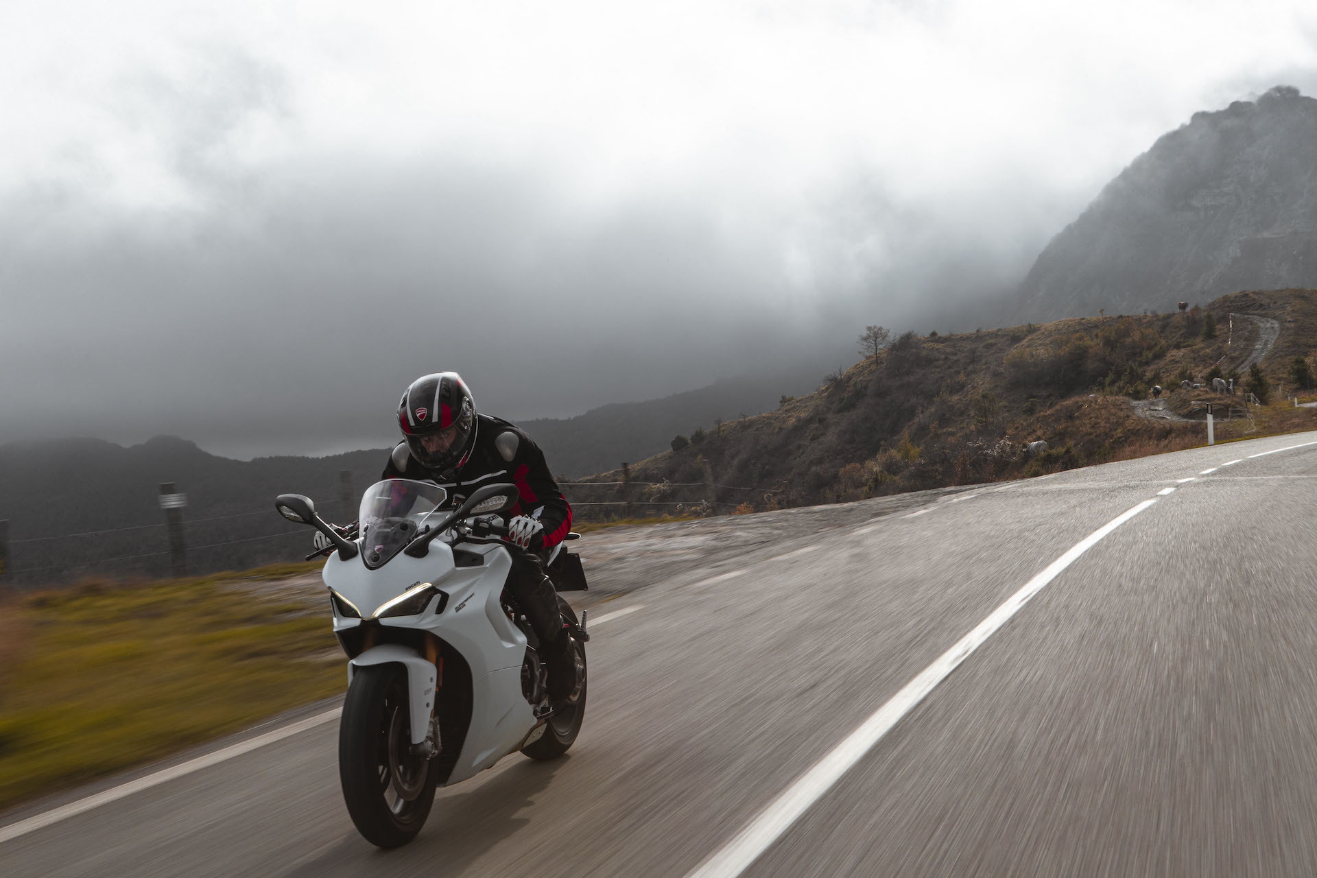 Moto Ducati Supersport 950 S73
