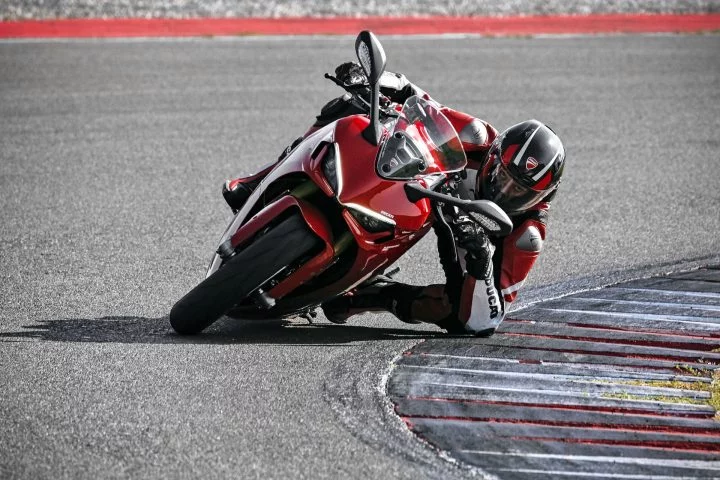 Moto Ducati Supersport 950 S75