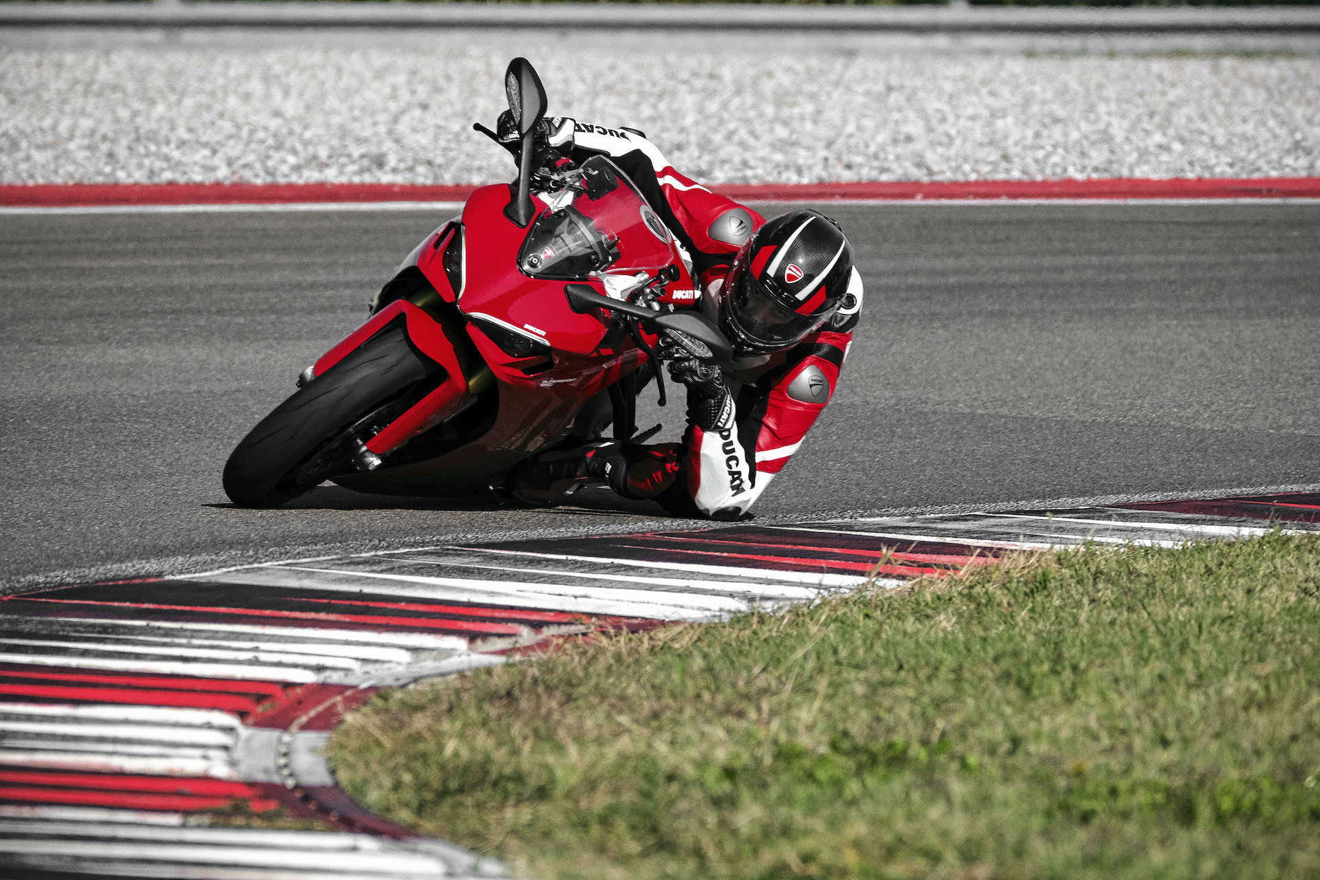 Moto Ducati Supersport 950 S76