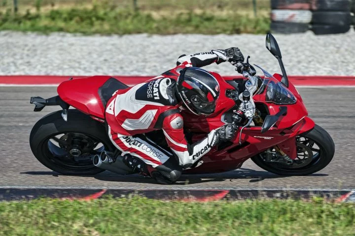 Moto Ducati Supersport 950 S77