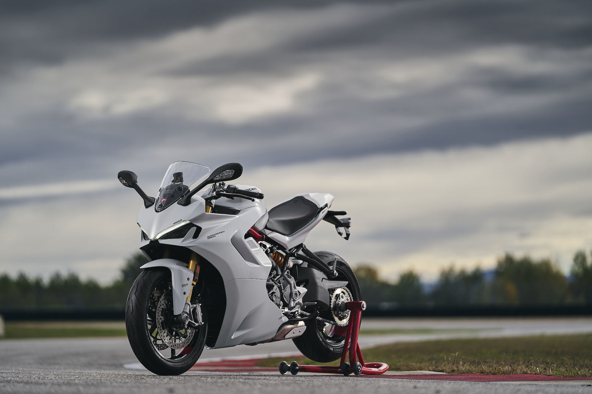 Moto Ducati Supersport 950 S79