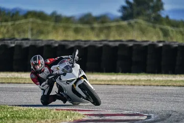 Moto Ducati Supersport 950 S83