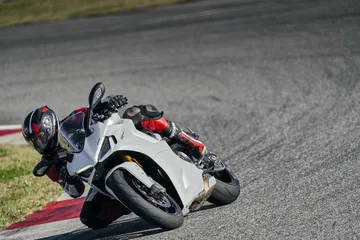 Moto Ducati Supersport 950 S84