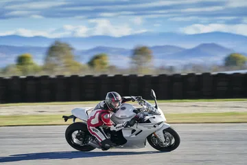 Moto Ducati Supersport 950 S85