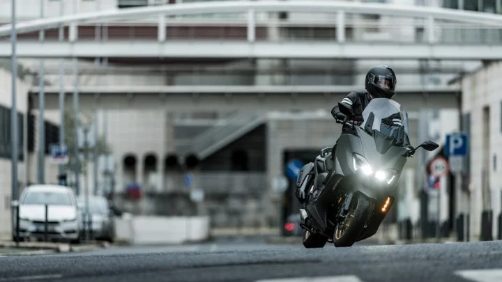 Moto Yamaha Tmax 560 1