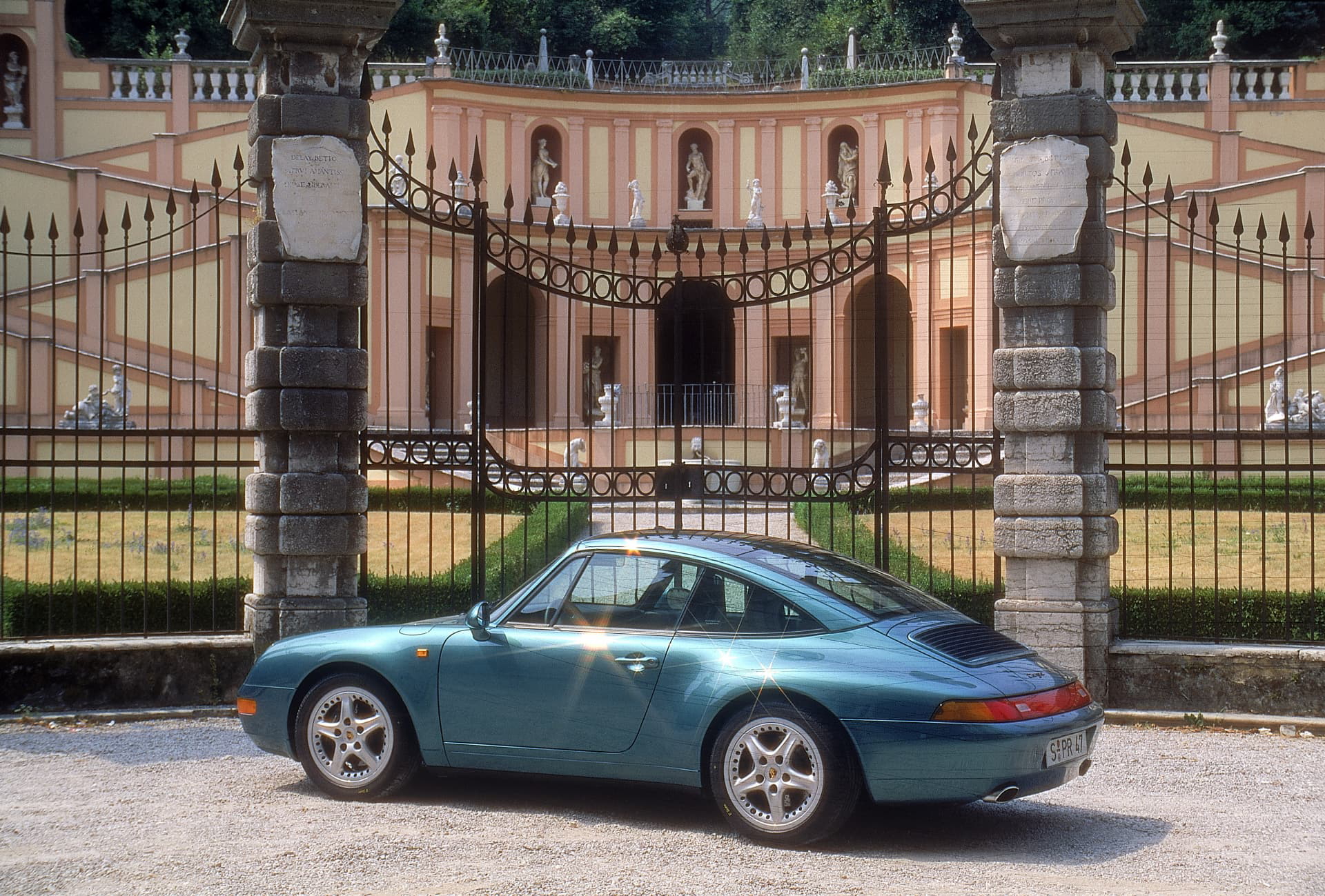 Porsche 911 Targa Historia 23