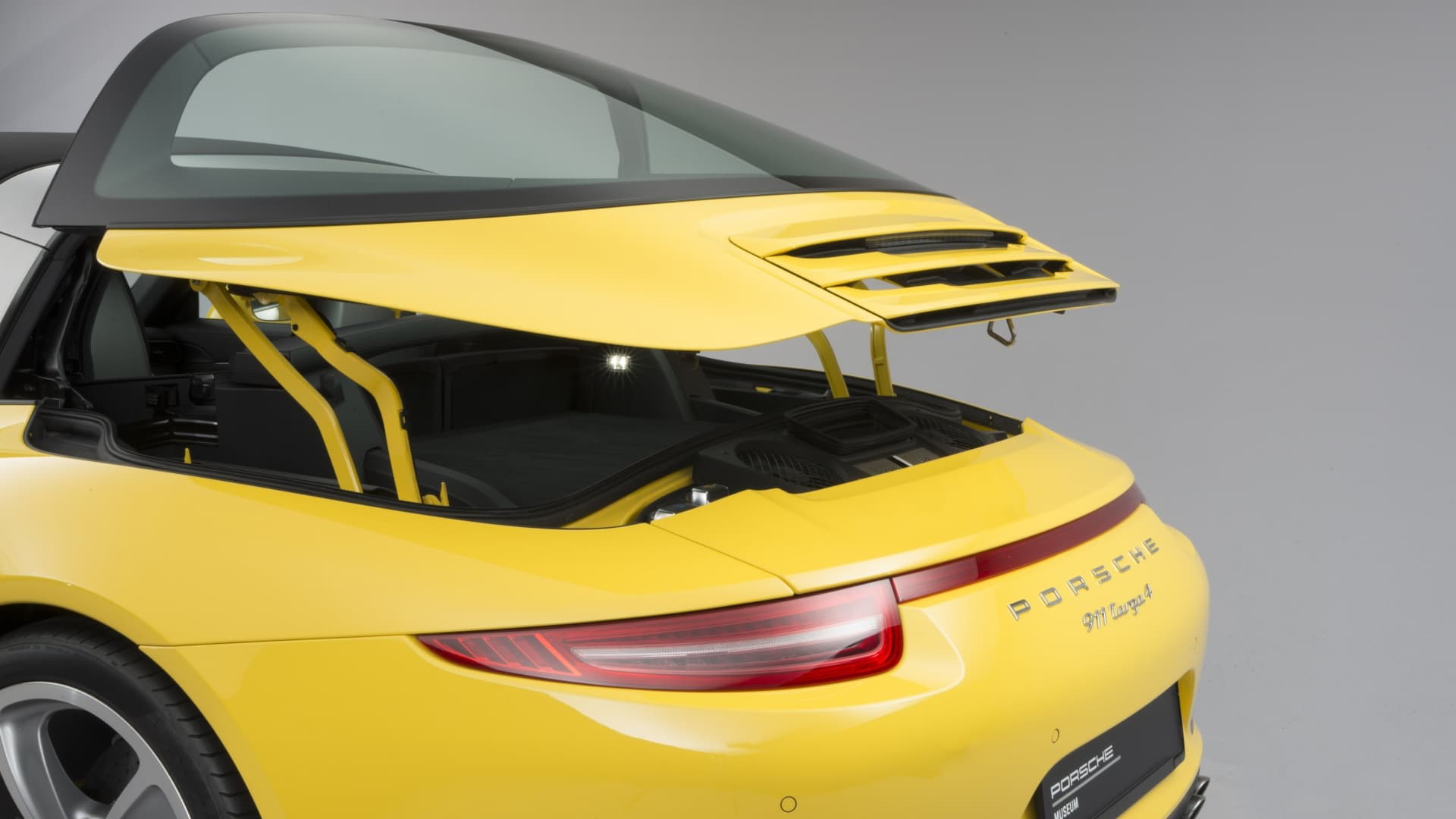 Porsche 911 Targa Historia 27