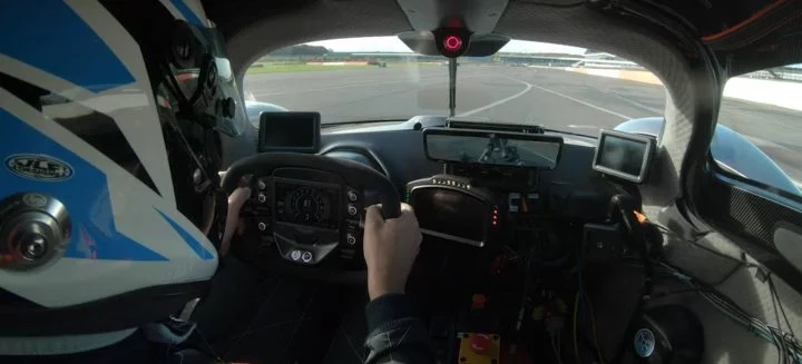 Aston Martin Valkyrie Video Circuito