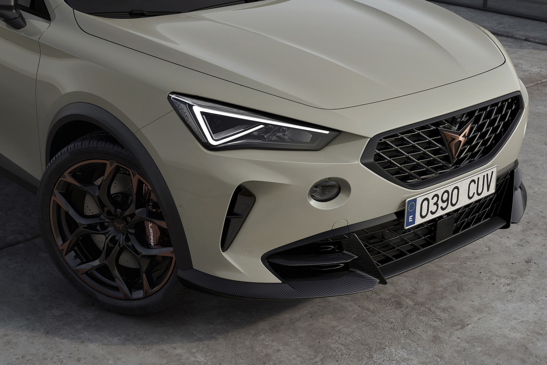 cupra-formentor-vz5-8-gris-tayga-exterior.jpg