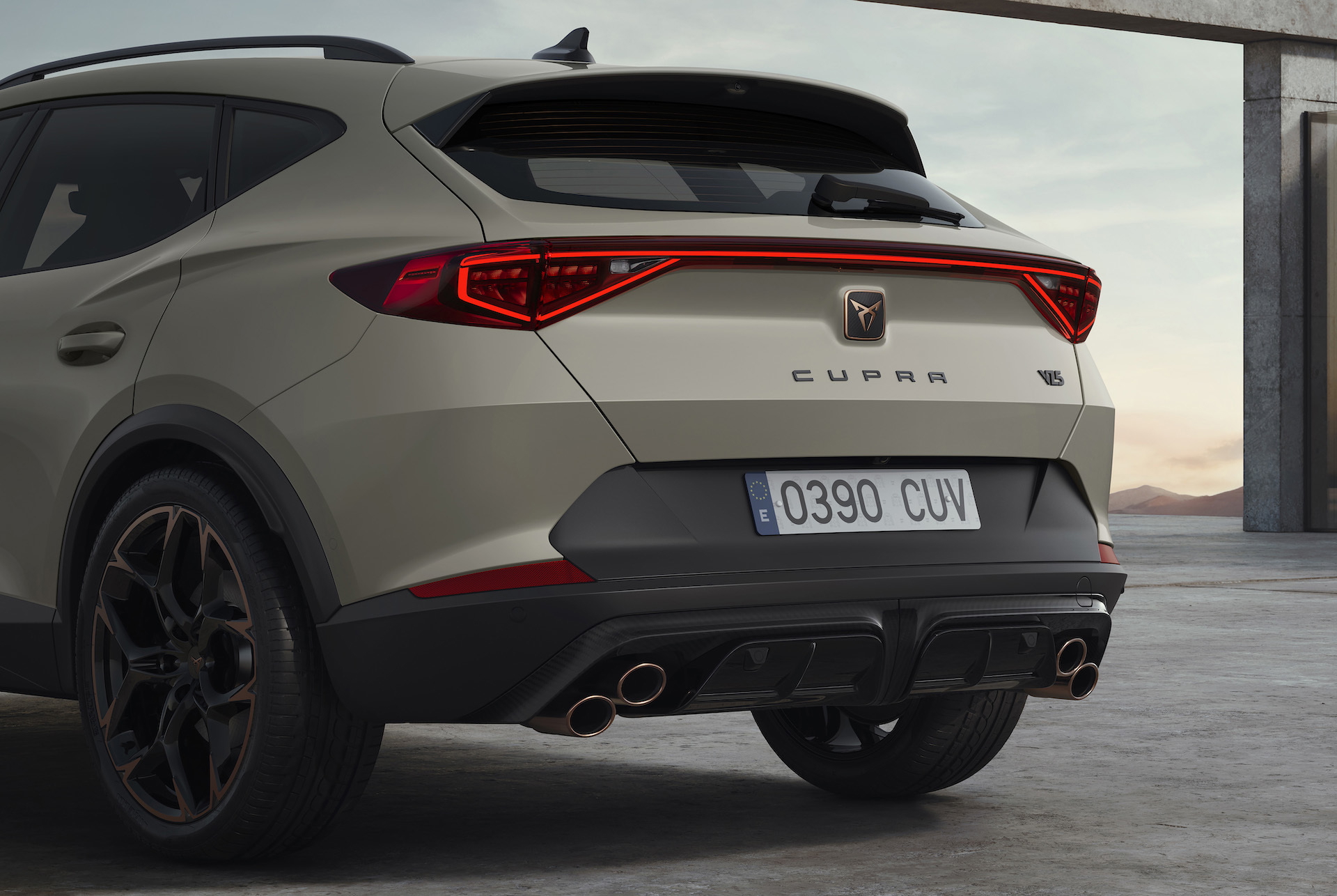 cupra-formentor-vz5-9-gris-tayga-exterior-trasera.jpg