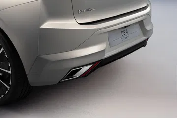 Vista del detalle de la luz trasera y parachoques del DS 4