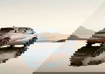 Vista lateral del Hyundai IONIQ 5 resaltando su diseño vanguardista