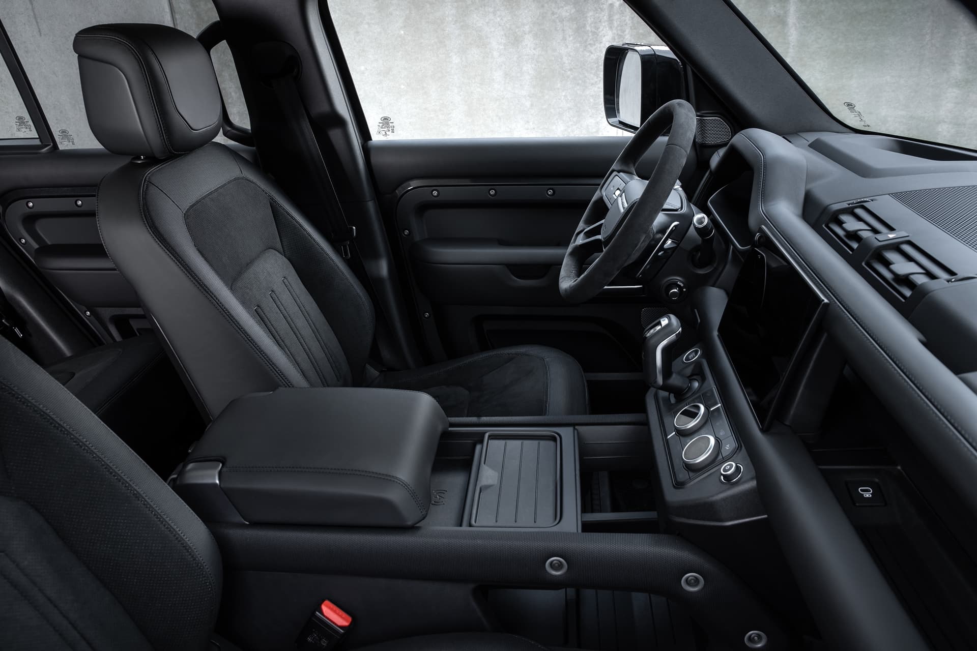 land-rover-defender-v8-2022-0221-010.jpg