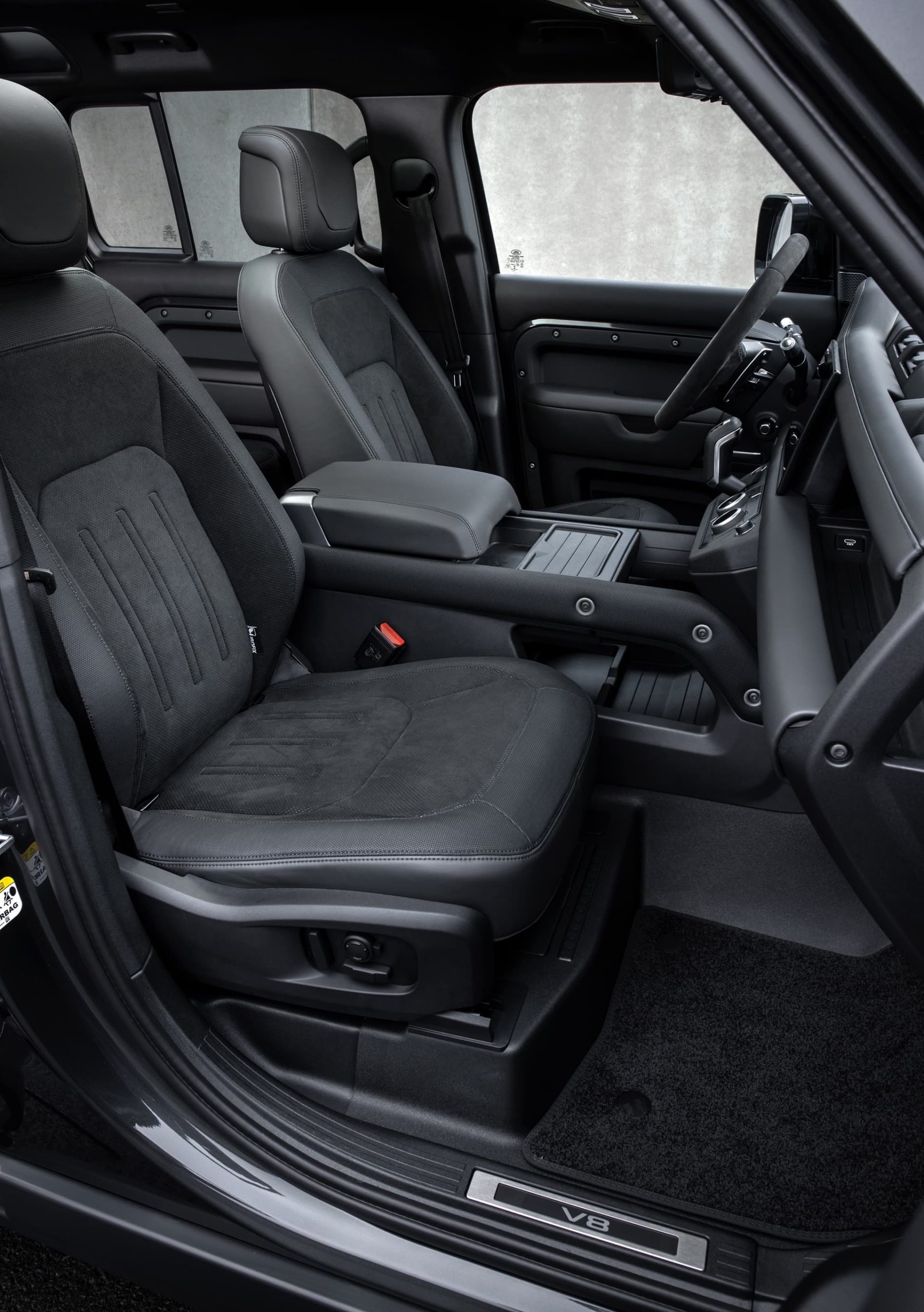 land-rover-defender-v8-2022-0221-013-scaled.jpg