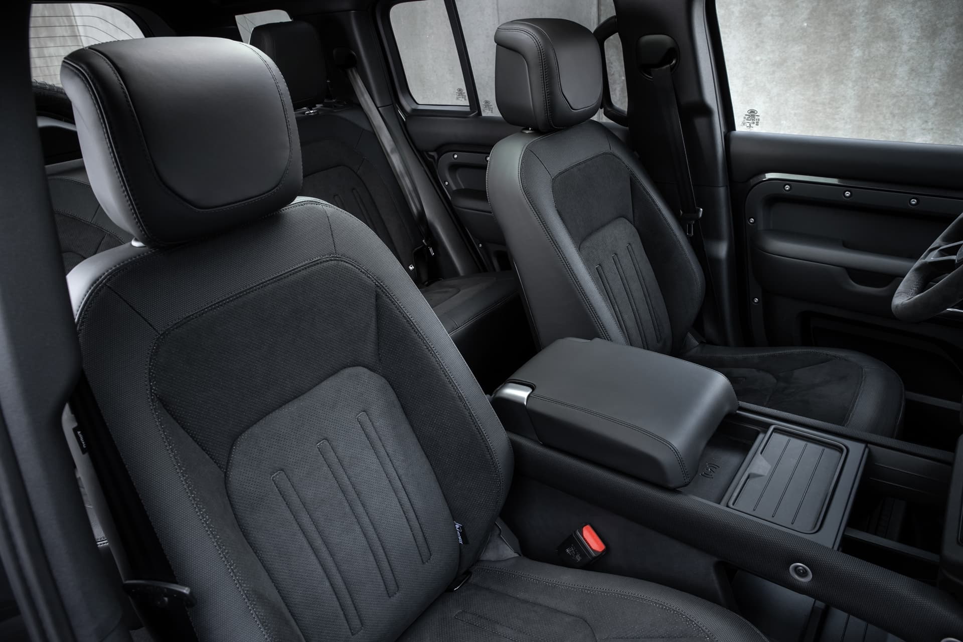 land-rover-defender-v8-2022-0221-017.jpg