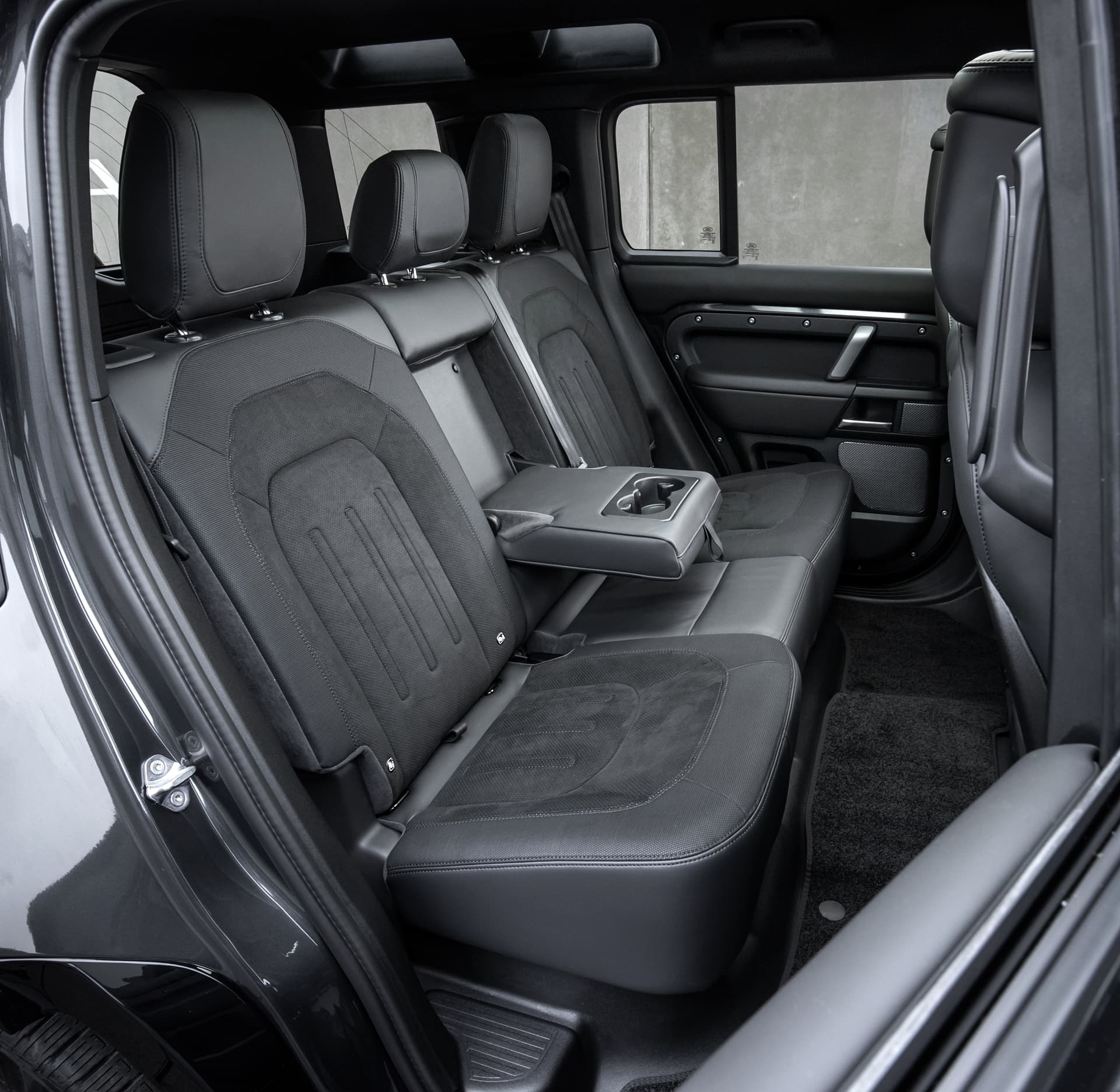land-rover-defender-v8-2022-0221-019.jpg