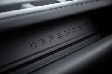 Land Rover Defender V8 2022 0221 021