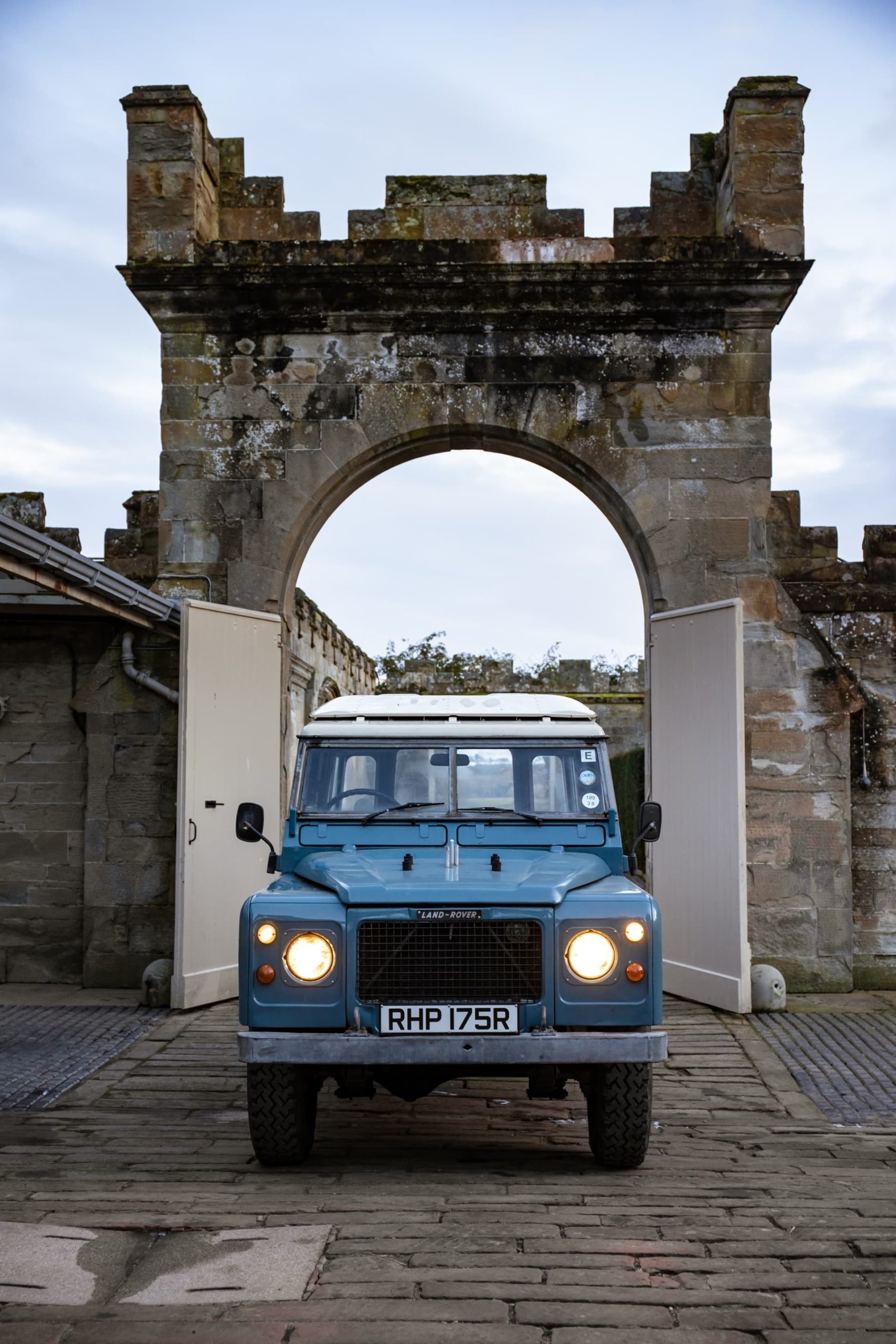 land-rover-defender-v8-2022-0221-101-scaled.jpg