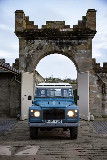 Land Rover Defender V8 2022 0221 101