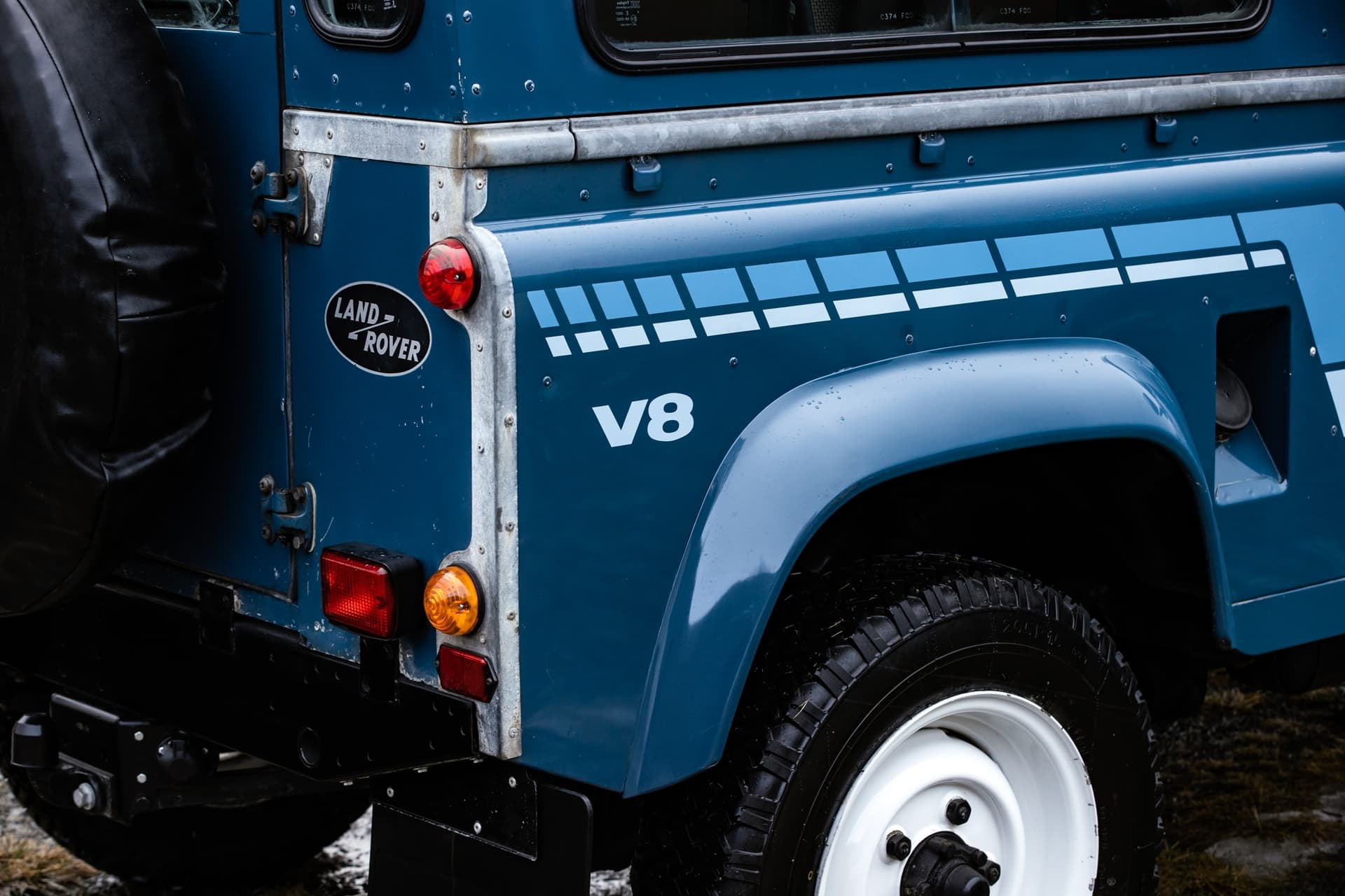 land-rover-defender-v8-2022-0221-105.jpg