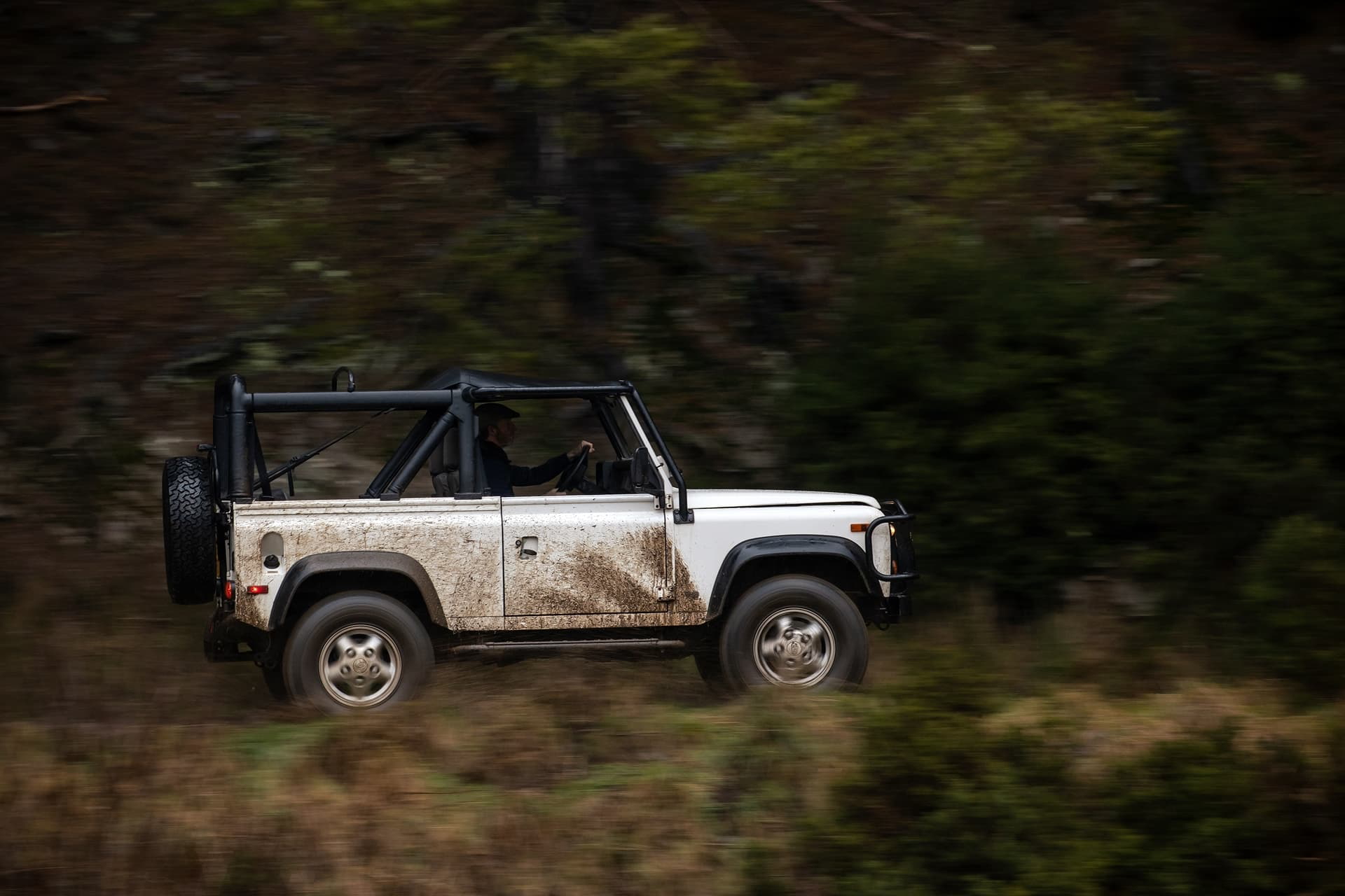land-rover-defender-v8-2022-0221-115.jpg