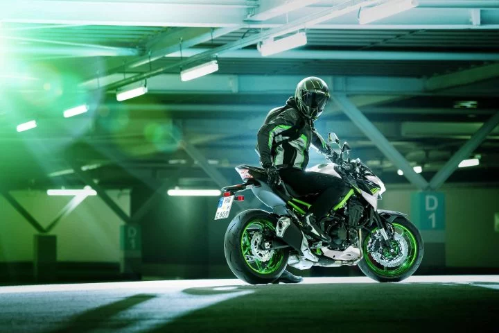 Moto Kawasaki Z900 2021 2
