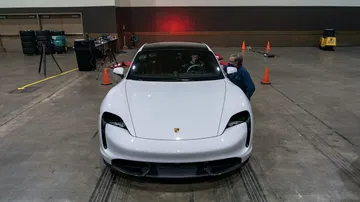 Porsche Taycan Record Interiores 2