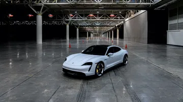 Porsche Taycan Record Interiores 4