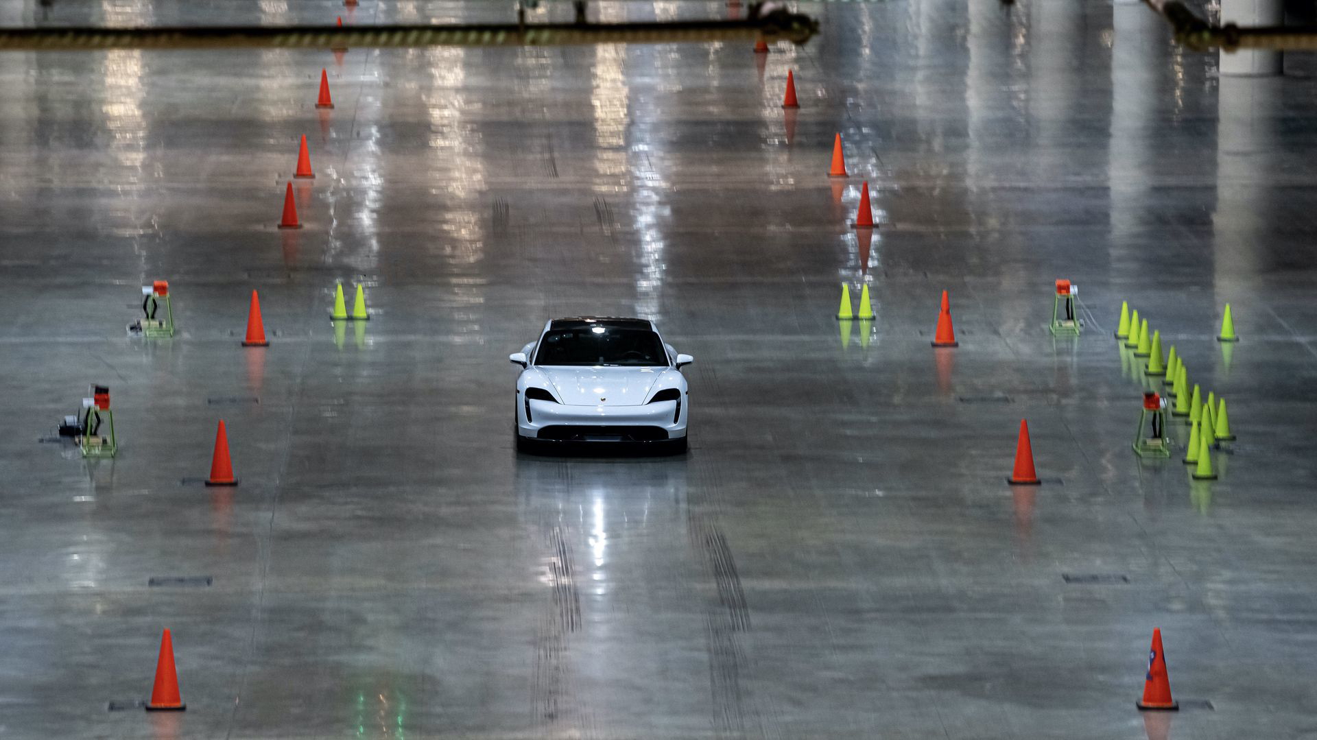Porsche Taycan Record Interiores 7